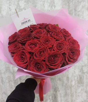 Букет из 19 красных роз  в розовой пленке (50 см) #2858
