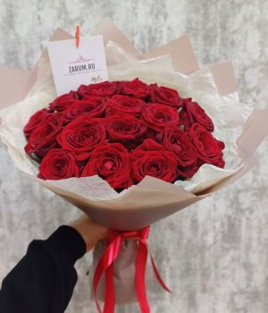 Букет из 19 красных роз в двухслойной упаковке  (50 см) #1524
