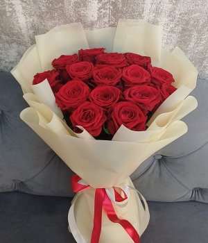 Букет из 15 красных роз (50 см) #1676