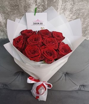 Букет из 9 красных роз в белой пленке (50 см) #1168