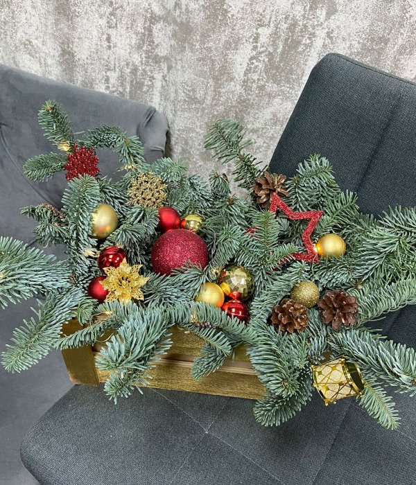 Новогодний ящик с нобилисом и гирляндой #3563