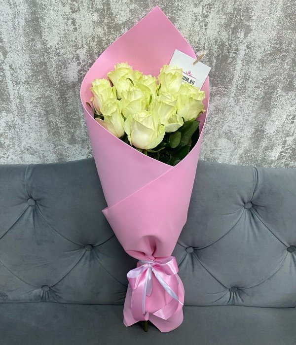 Букет из 9 белых Эквадорских роз Мондиаль в розовом фоамиране (70 см ) #3497