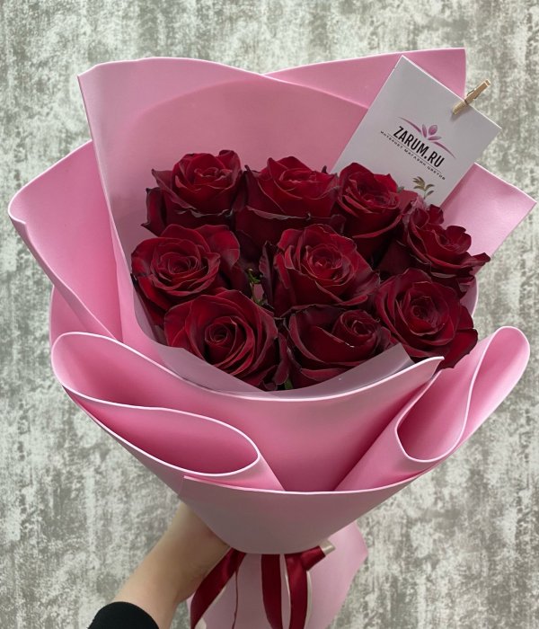 Букет из 9 красных Эквадорских роз Эксплорер в розовом фоамиране (50 см) #3995