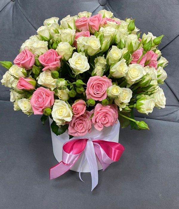 Микс из кустовых роз в розовой шляпной коробке (19 шт) #1248