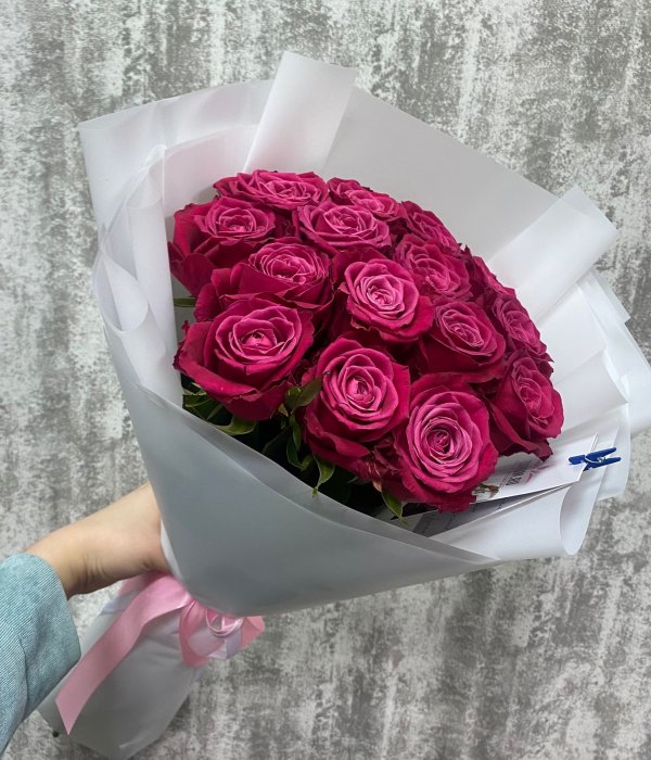 Букет из 15 роз Шангрила в бело-серой пленке  (50 см) #3764