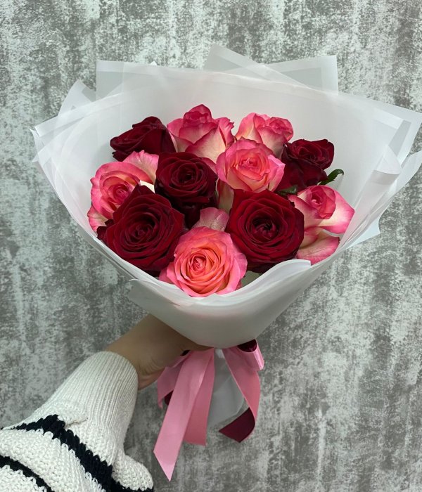 Микс из 11 роз Ред Наоми и Джумилии (40 см) #4031