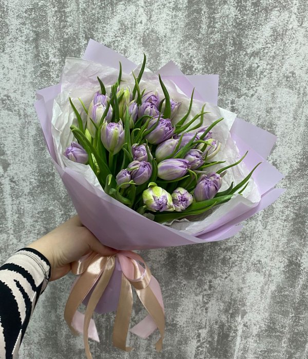 Букет из 25 фиолетовых пионовидных тюльпанов Дабл Прайс #3702