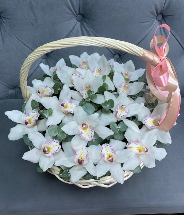 Корзина с белыми орхидеями ( 19 шт) #3127