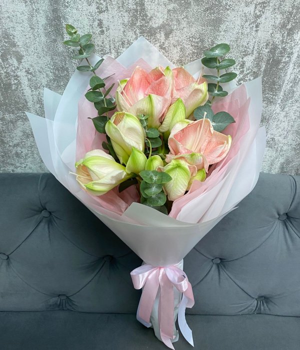 Букет из 3 Амариллисов с эвкалиптом #4467