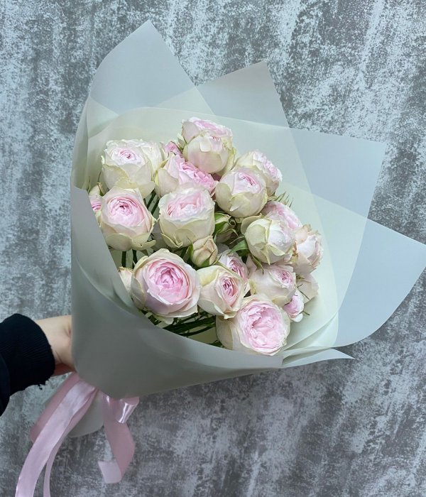 Букет из 5 кустовых пионовидных роз Дедикейшн (50 см) #4372