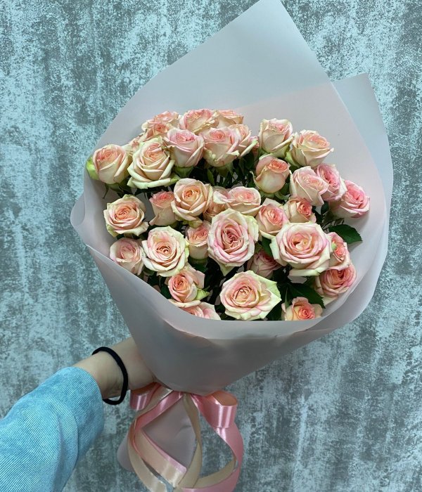 Букет из 5 кустовых роз (55 см) #3921