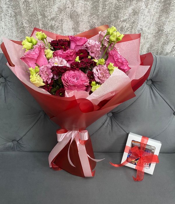 Яркий микс-букет с эквадорскими розами* #4515