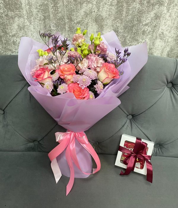 Микс-букет с розами Джумилия и хризантемой* #4517