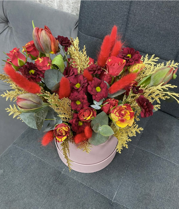 Яркая композиция с розами, тюльпанами и лагурусом #4508