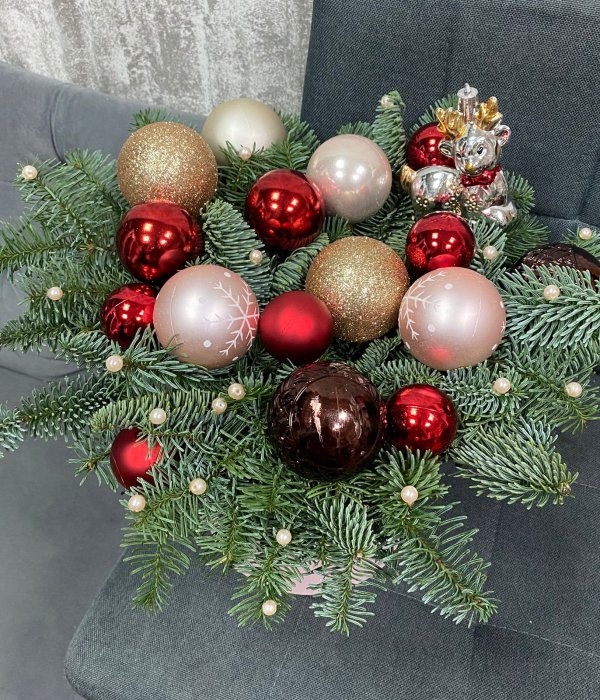 Новогодняя композиция с нобилисом и елочными игрушками #4523