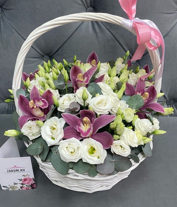 Корзина из 7 розовых орхидей и белой эустомы #2251