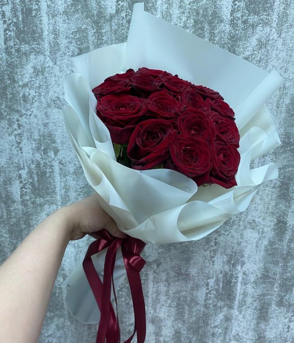 Букет из 15 красных роз Ред Наоми (55 см) #1930