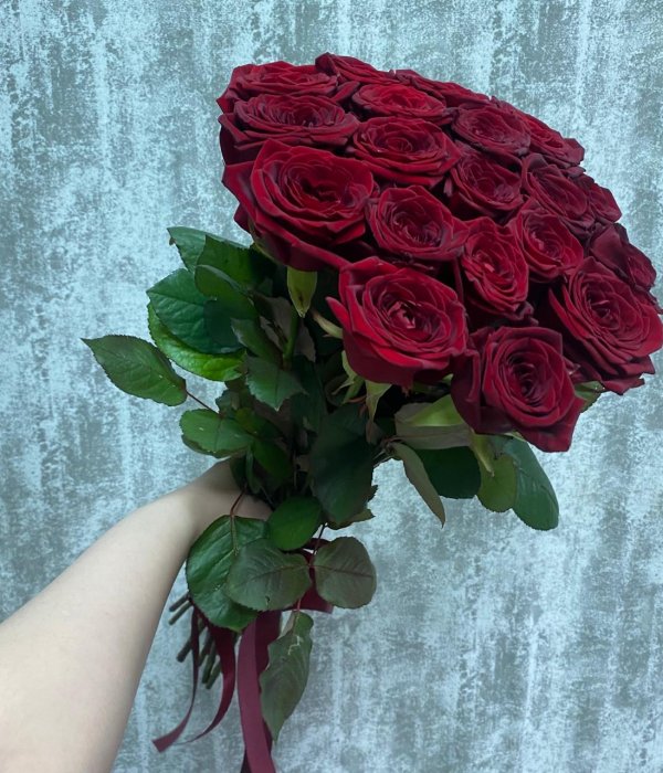Букет из 19 красных роз Ред Наоми (55 см) #4478