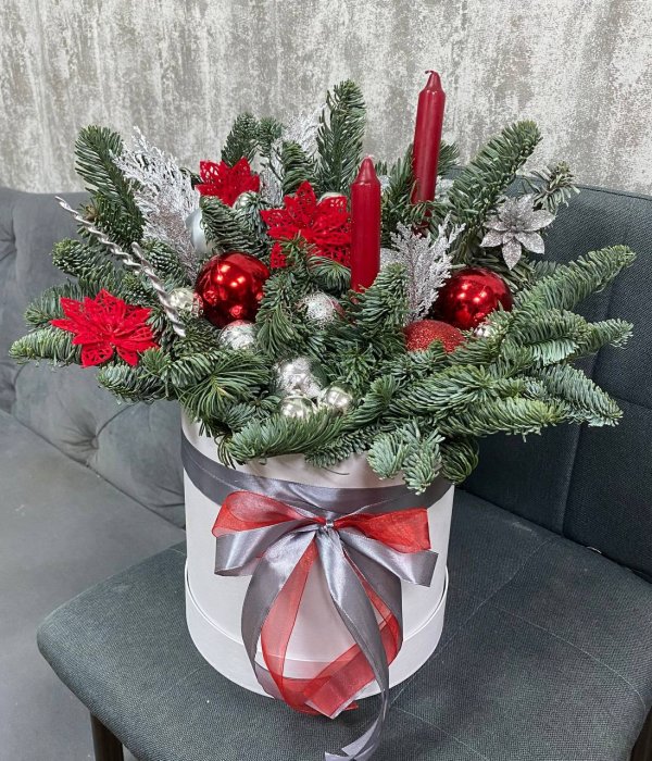 Новогодняя композиция с нобилисом  и красными свечами #4547