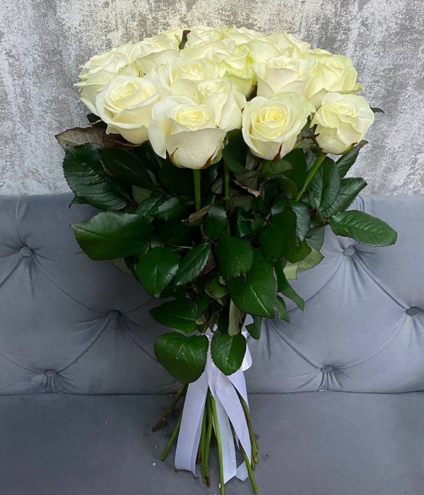Букет из 25 белых роз (70см) #541