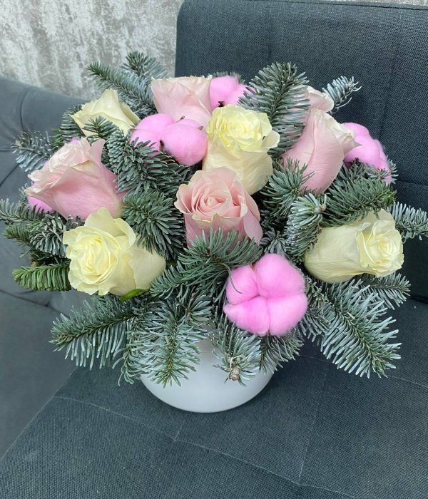 Коробка дня с 11 Эквадорскими розами, хлопком и нобилисом #4514