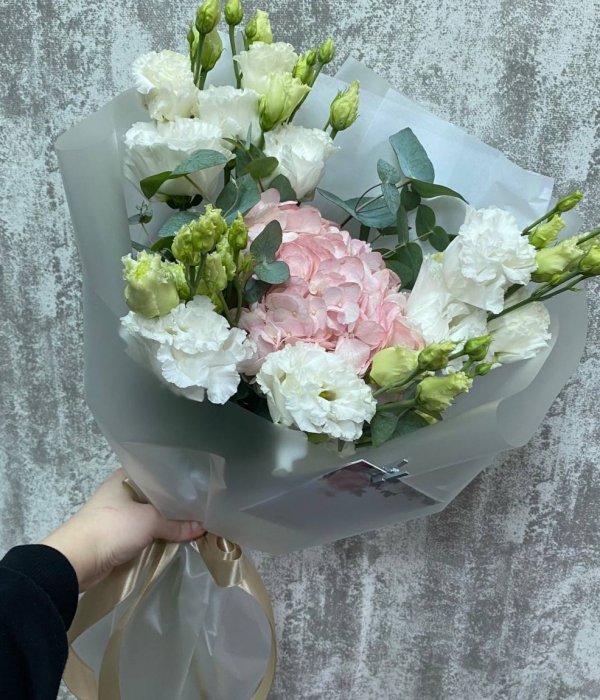 Букет с розовой гортензией и махровой эустомой #2087
