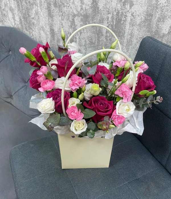 Букет из 3 розовых орхидей с эвкалиптом #4529