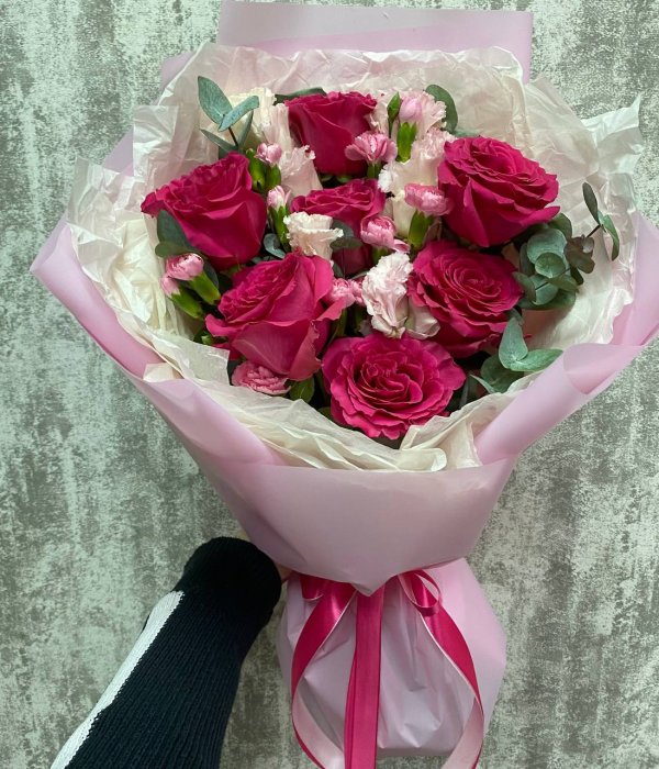 Букет-микс из эквадорских роз с эвкалиптом #4506