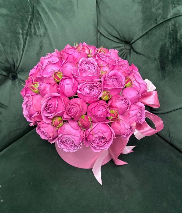 Пионовидные розы Мисти Баблз в шляпной коробке с бантом #4031