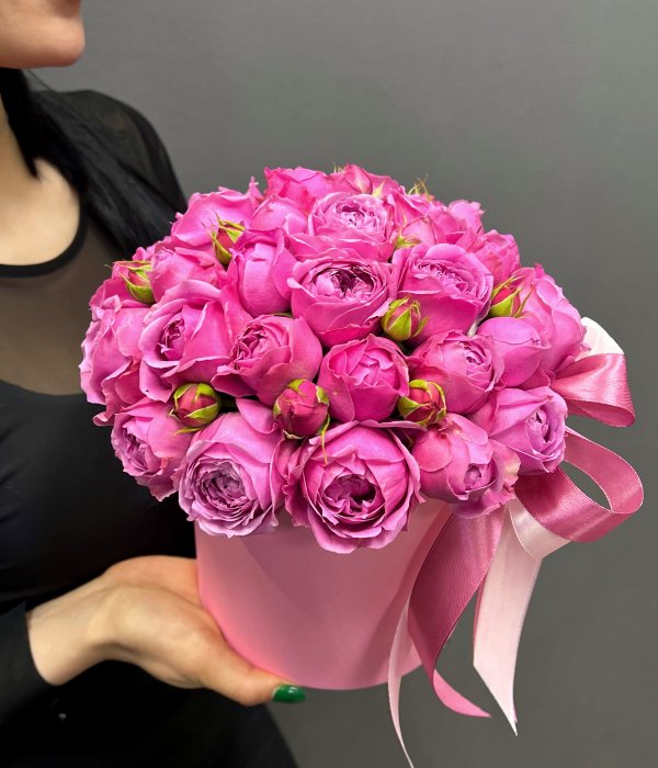 Пионовидные розы Мисти Баблз в шляпной коробке с бантом #4031